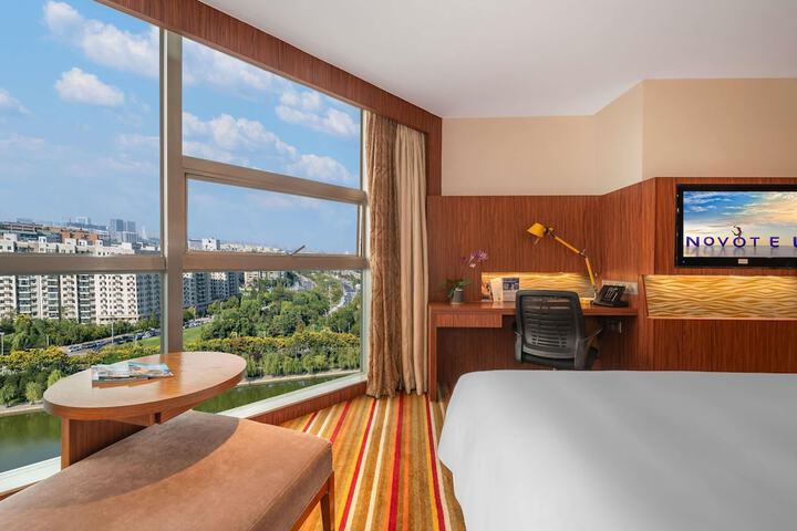 Room 13 of 73