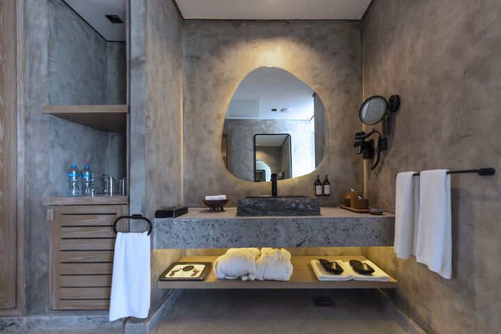 Room 83 of 118