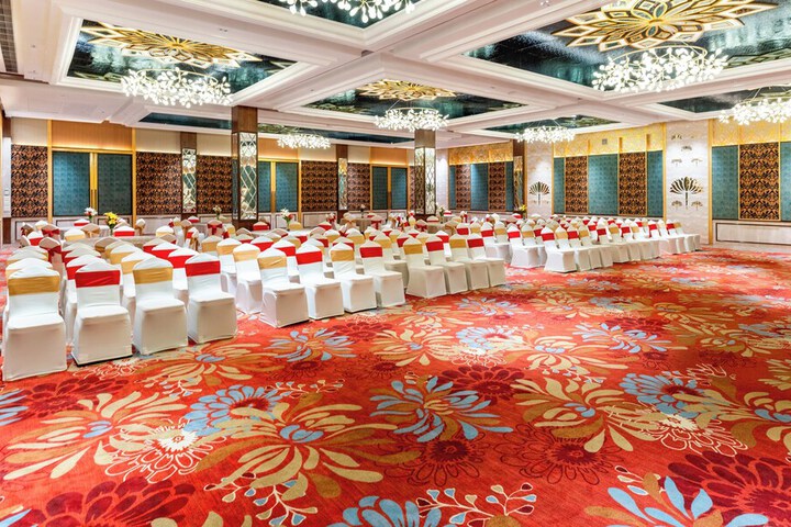 Ballroom/Hall 60 of 74