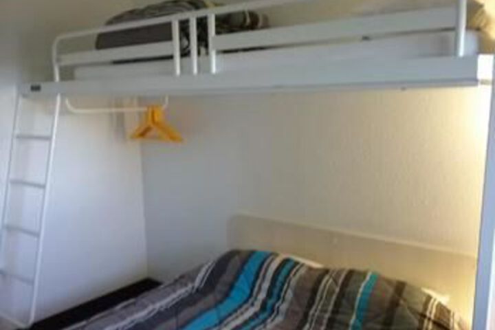 Room 8 of 32