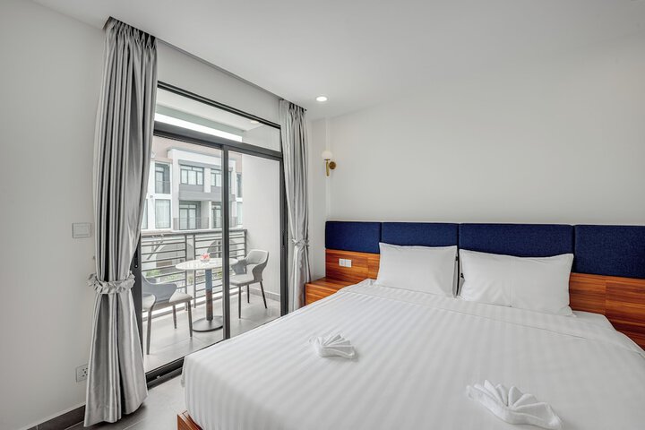 Room 8 of 18