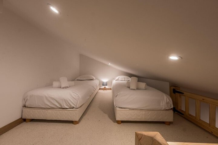Room 15 of 99