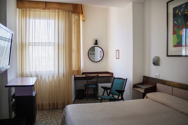 Room 12 of 29