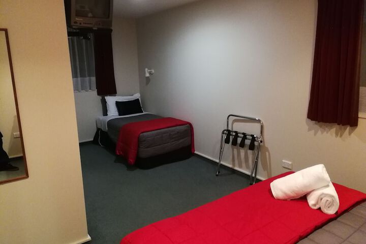 Room 25 of 100