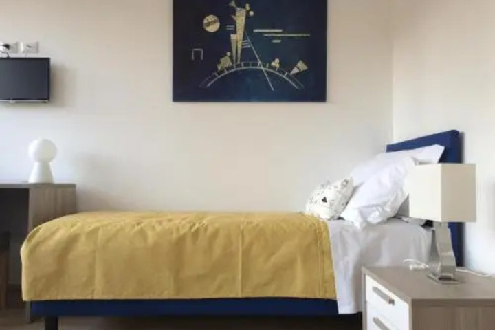 Room 2 of 8