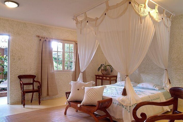 Room 4 of 16