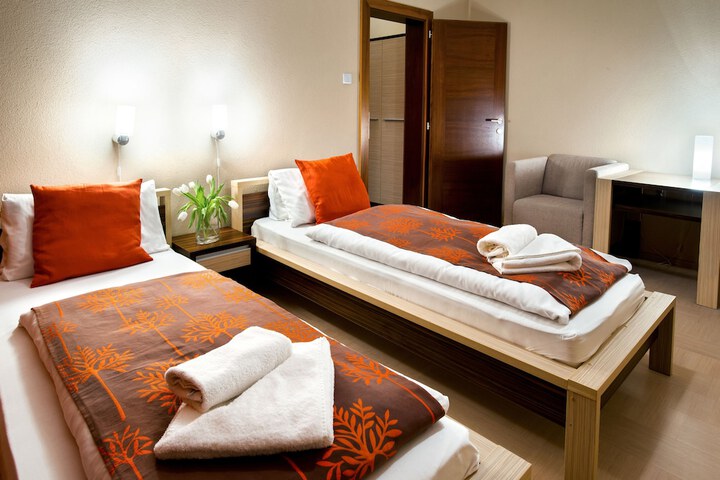 Room 9 of 35