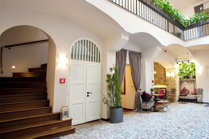 Entrance & Lobby
