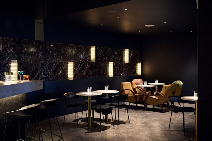 Lounge 65 of 87