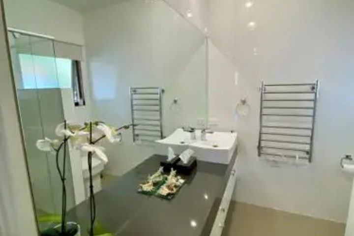 Room 8 of 19