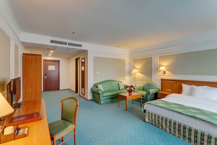 Room 8 of 74