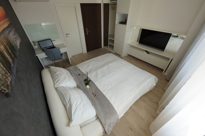 Room 7 of 35