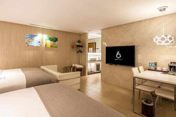 Room 15 of 59