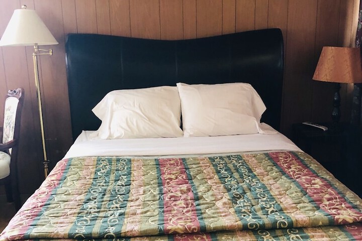 Room 7 of 77