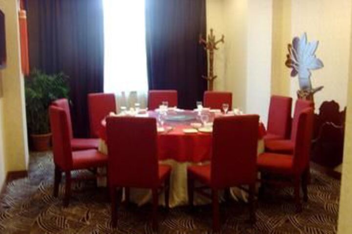 Dining 39 of 47