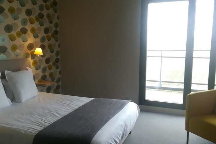 Room 6 of 28