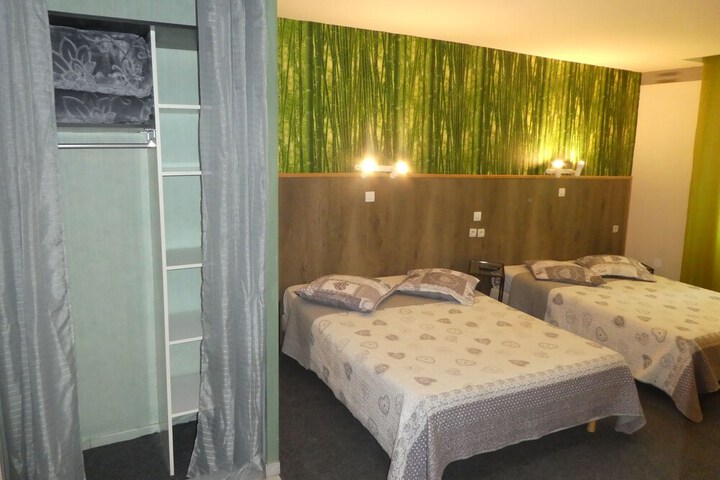 Room 13 of 18