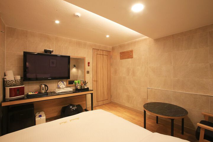Room 57 of 127