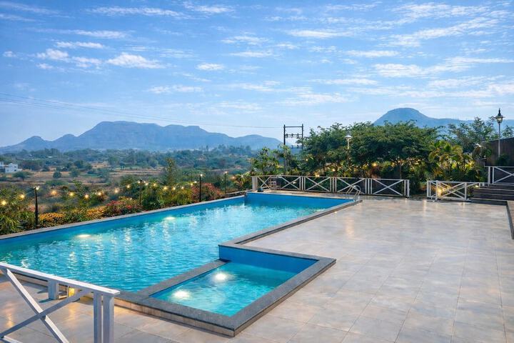Pool 11 of 20