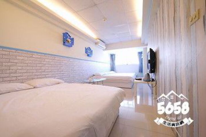 Room 105 of 118