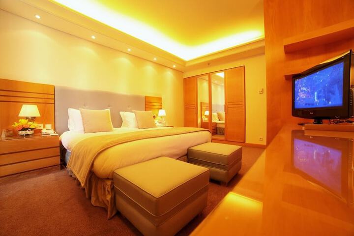 Room 4 of 16