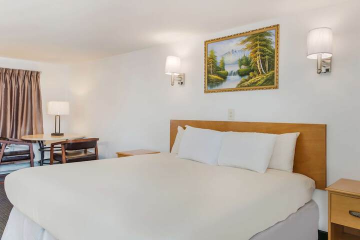 Best Value Grand 1 King Bed (5 of 10)
