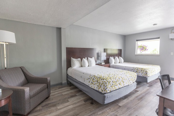 Premium 2 Queen Beds (2 of 18)