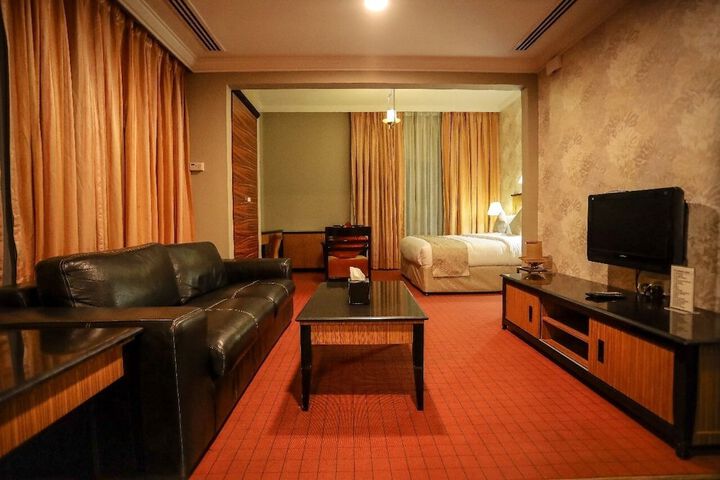 Room 3 of 16