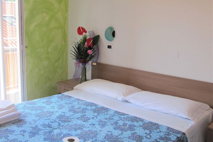 Room 16 of 30
