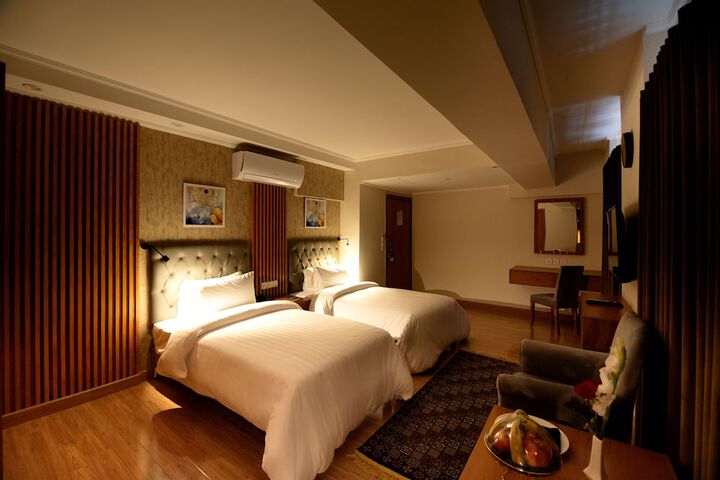 Room 12 of 24