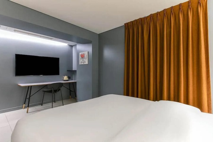 Room 7 of 36