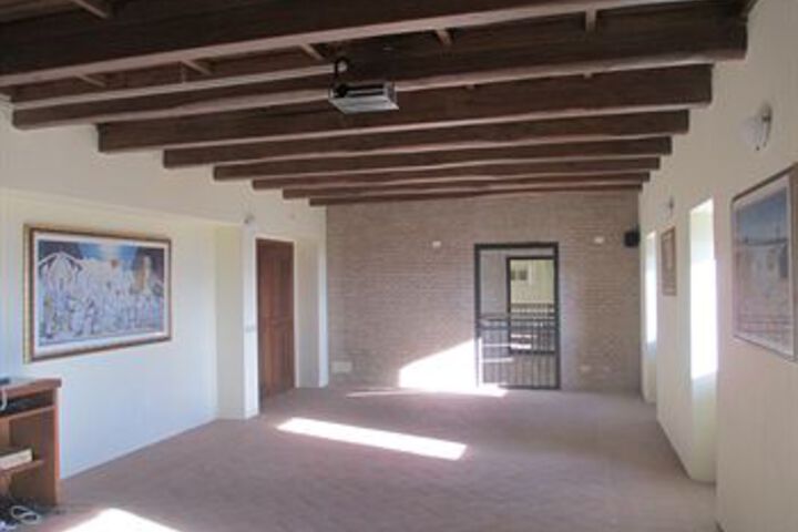Ballroom/Hall 28 of 40