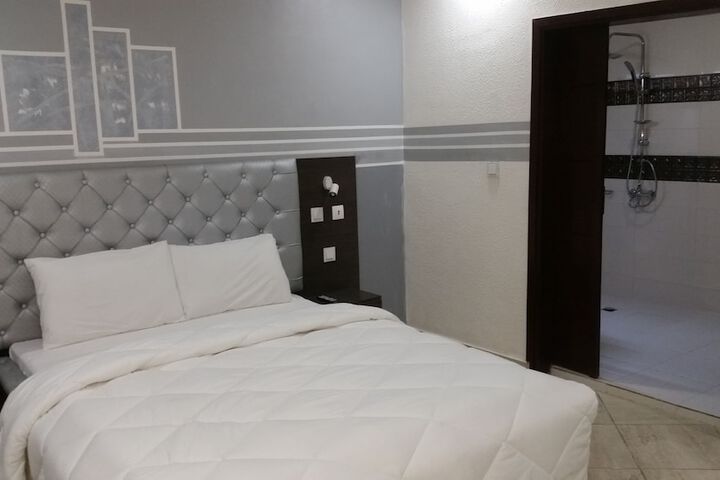 Room 4 of 39