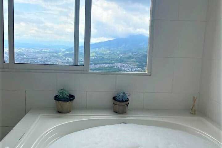 Hot Tub 16 of 29