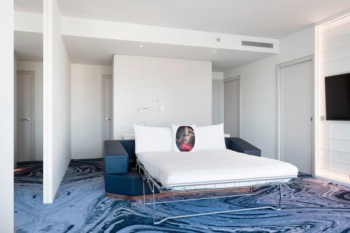 Room 3 of 246