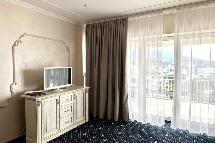 Room 13 of 49