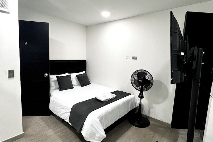 Room 28 of 87