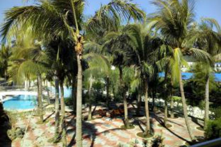 Hotel Exterior 10 of 19