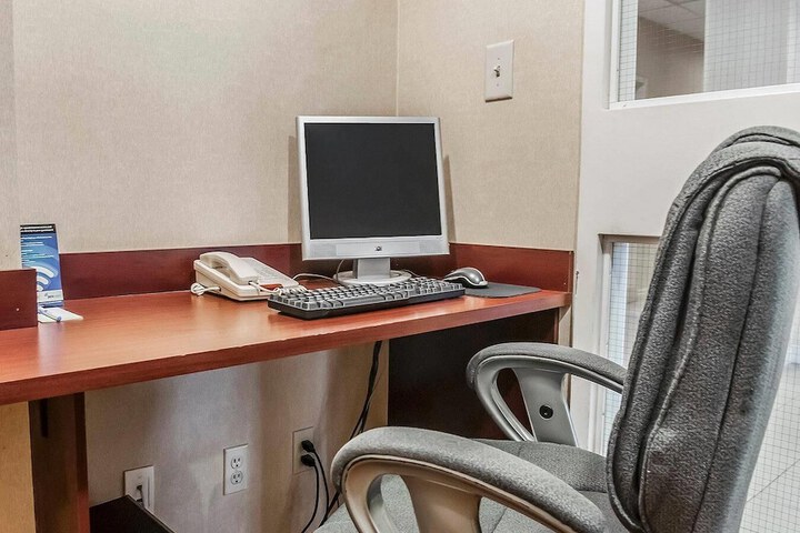 Business Center 67 of 73