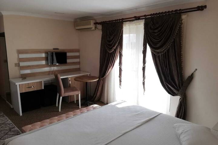 Room 8 of 27