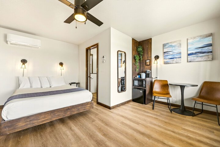 Room 2 of 67
