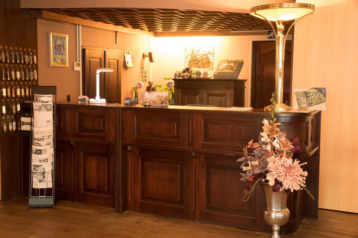 Ballroom/Hall 40 of 45