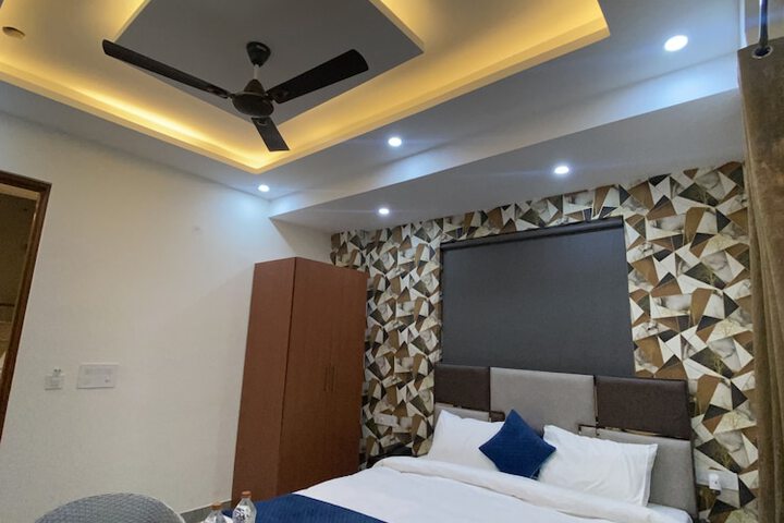 Room 15 of 30