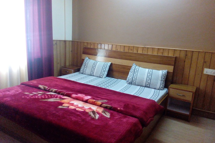 Room 4 of 25