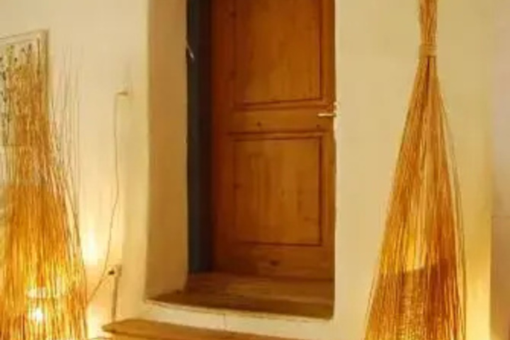 Room 4 of 9