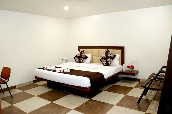 Room 42 of 106