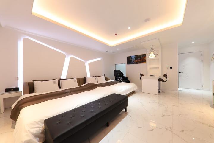 Room 35 of 58