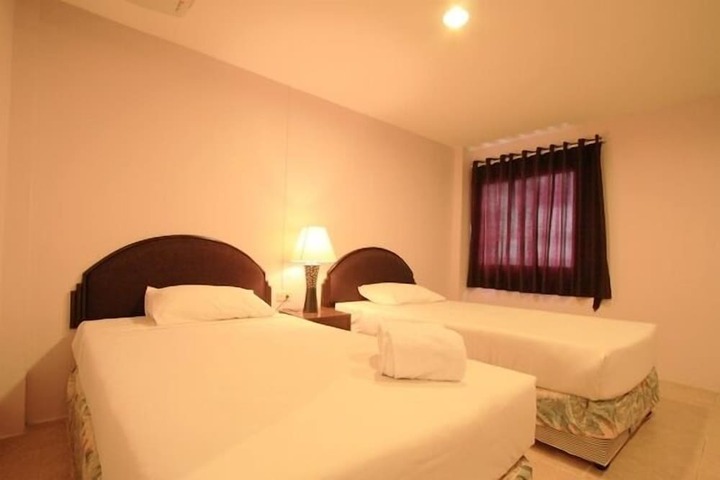 Room 13 of 23