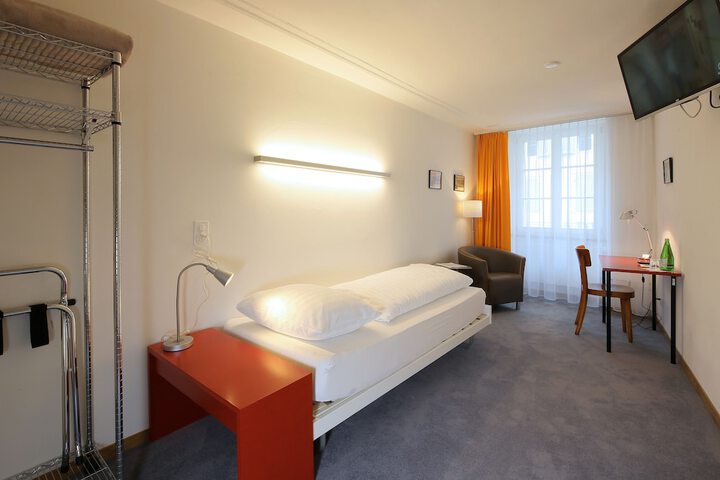 Room 14 of 60