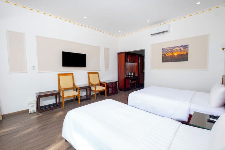 Room 15 of 53